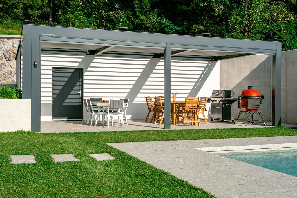 Konstrukcija z ojačanimi aluminijastimi lamelami, zasnovana za zahtevne vremenske razmere.